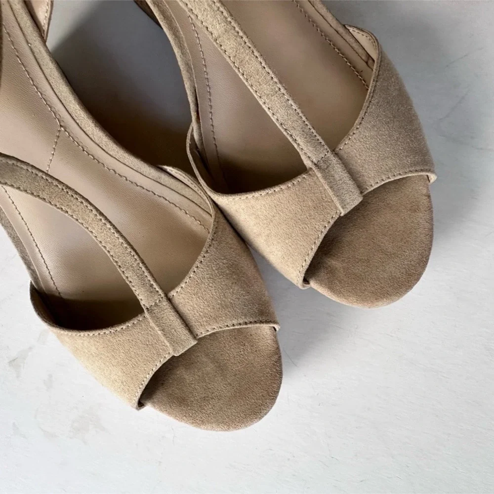 Charles by Charles David Latin Cork Wedge T-Strap Sandal in Nude Suede Size 8